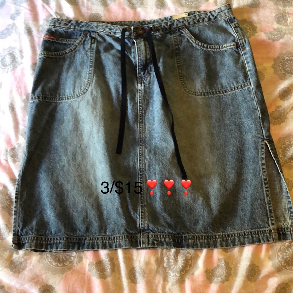 ❣️3/$15❣️ Denim skirt with side slits